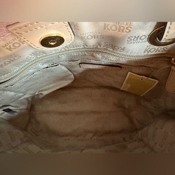 Michael Kors Jetset  Saffiano Leather Soft Satchel Purse Shoulder Handbag| NWT - Picture 14 of 14